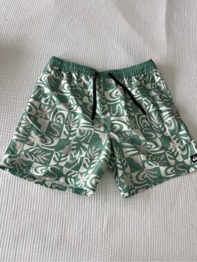 Quiksilver Green Floral Swim Shorts size medium